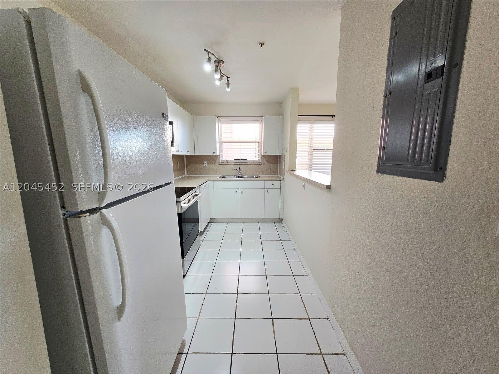 1627 NW 18th St – photo 3