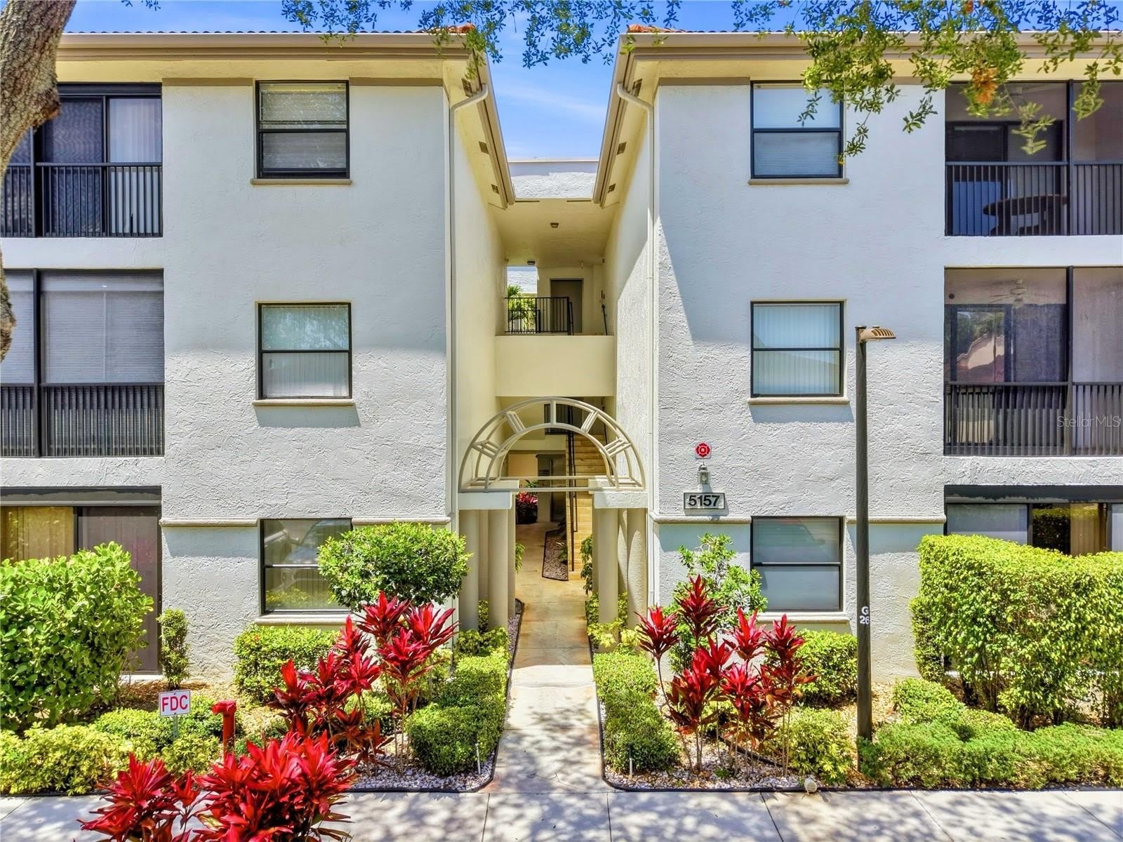 5157 FLORIA Way – photo 1