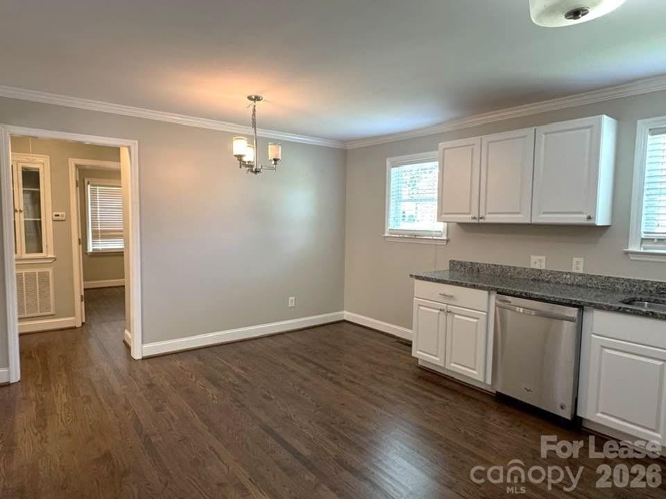 2401 Roslyn Avenue – photo 4