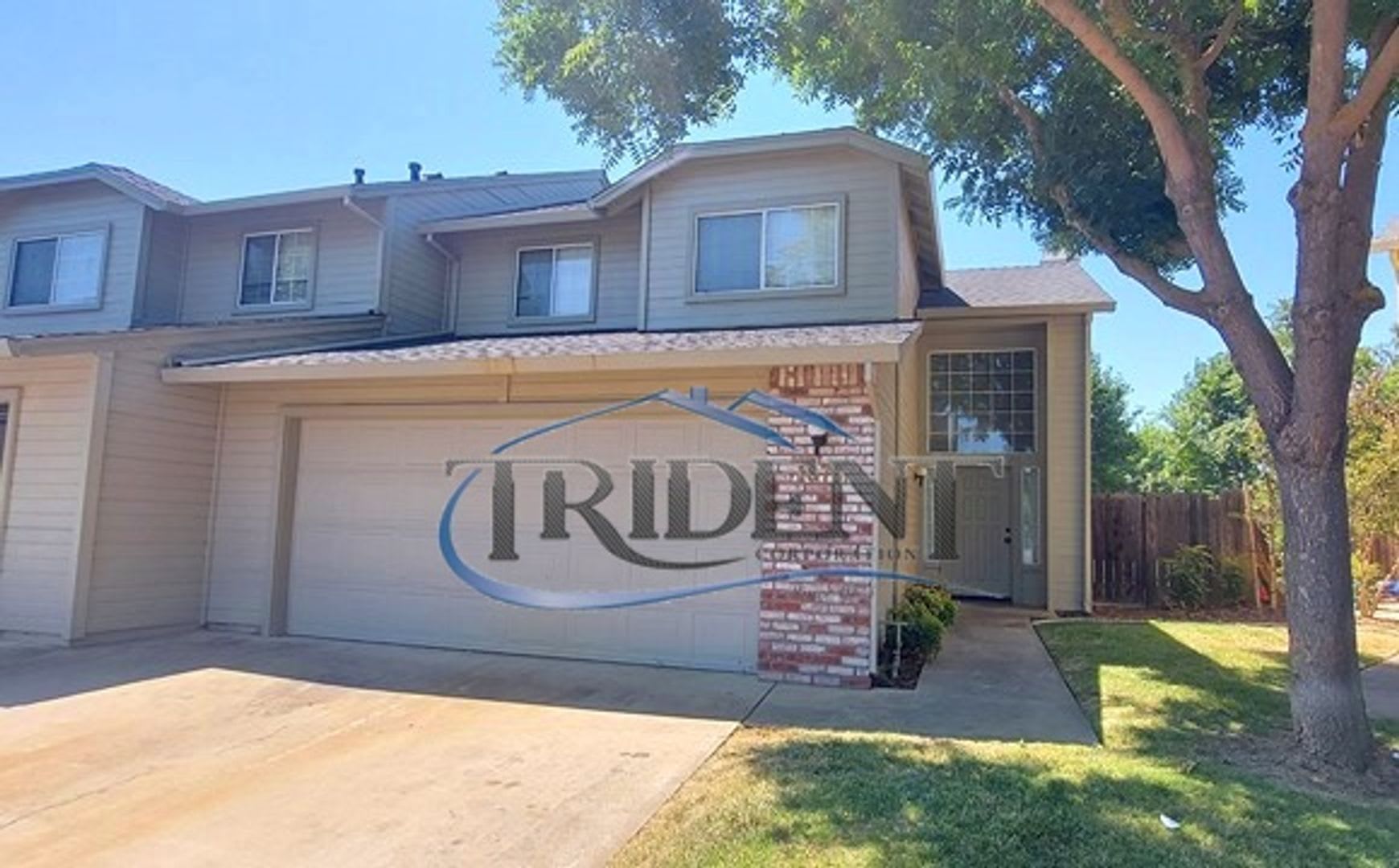 3 bedroom, 2 ½ bath Townhouse – photo 1