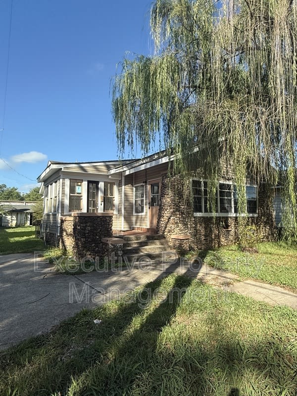 413 44th Street – photo 1