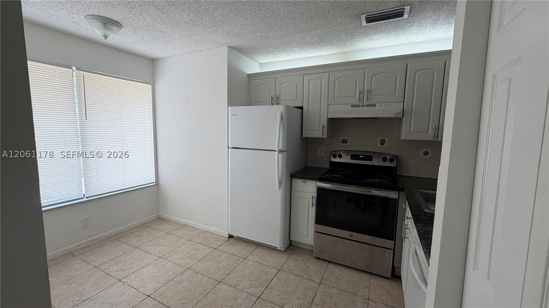 2550 Riverside Dr – photo 3