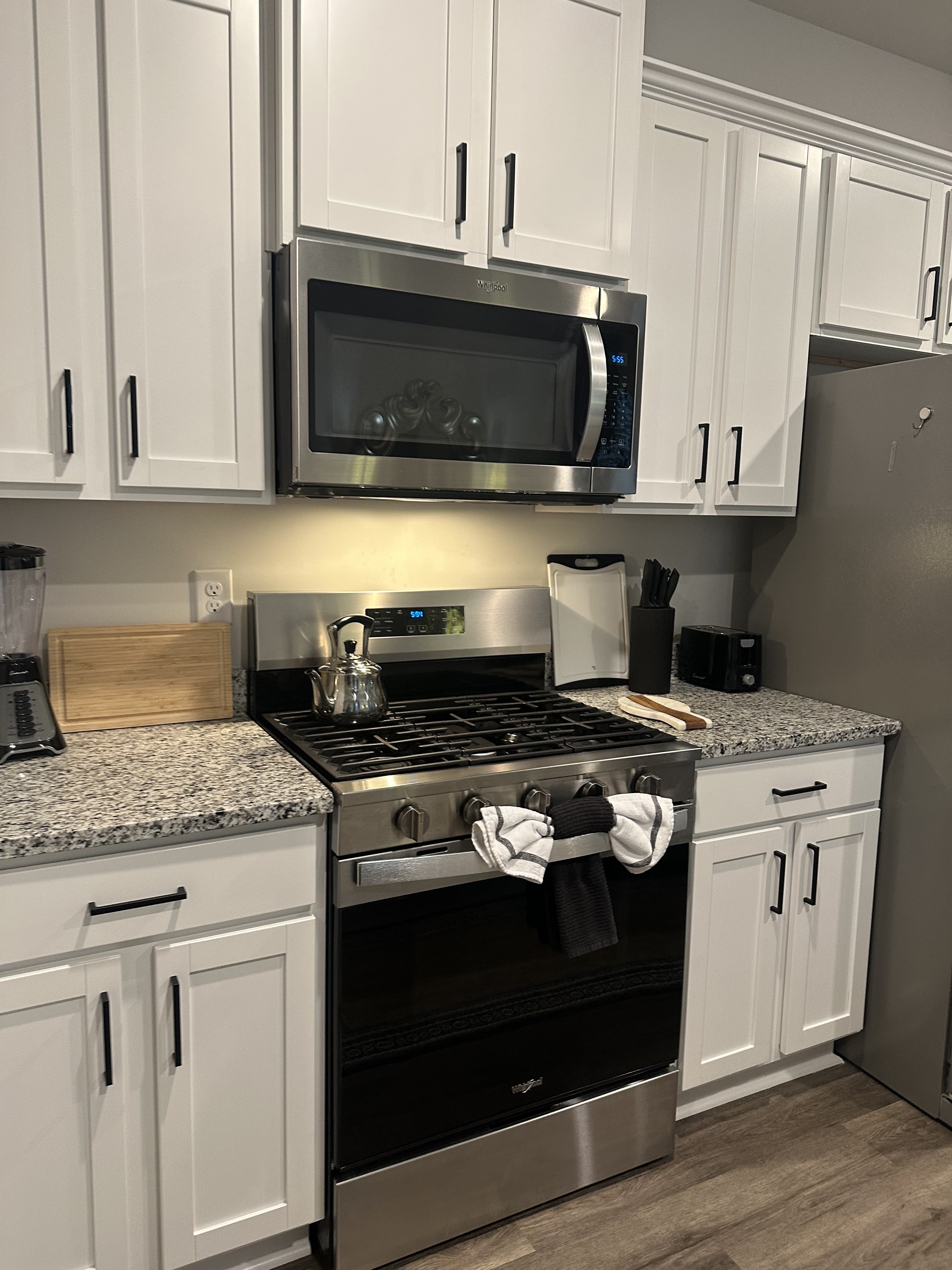 490 Whitby Ct – photo 3