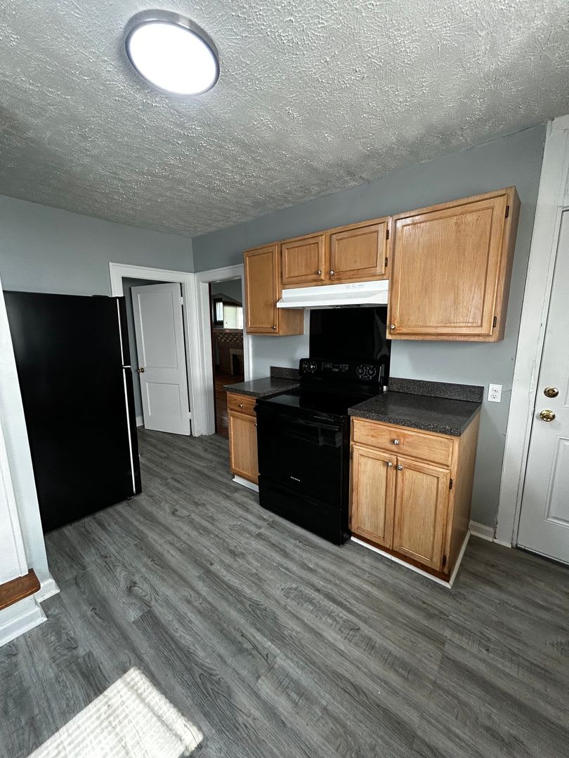 Spacious Three Bedroom 2-Story Single House with Basement – photo 5