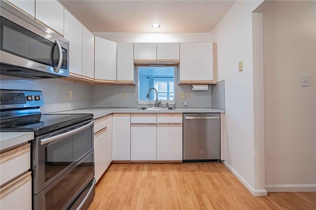323 Surrey Place – photo 5