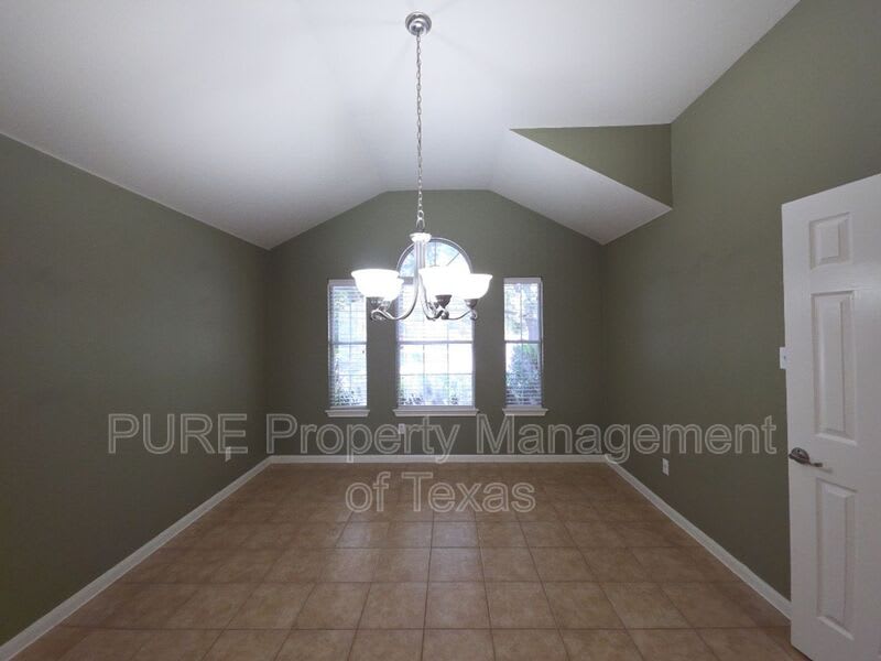 18401 Hees Ln – photo 4