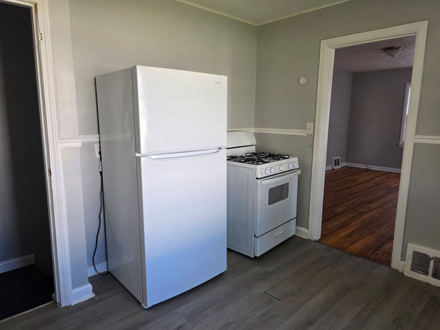 Updated 2-Bedroom, 1-Bathroom Home with Basement – $1,100/Month – photo 3