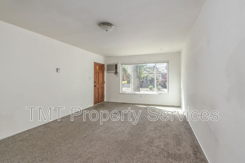 2431 33rd St. – photo 4