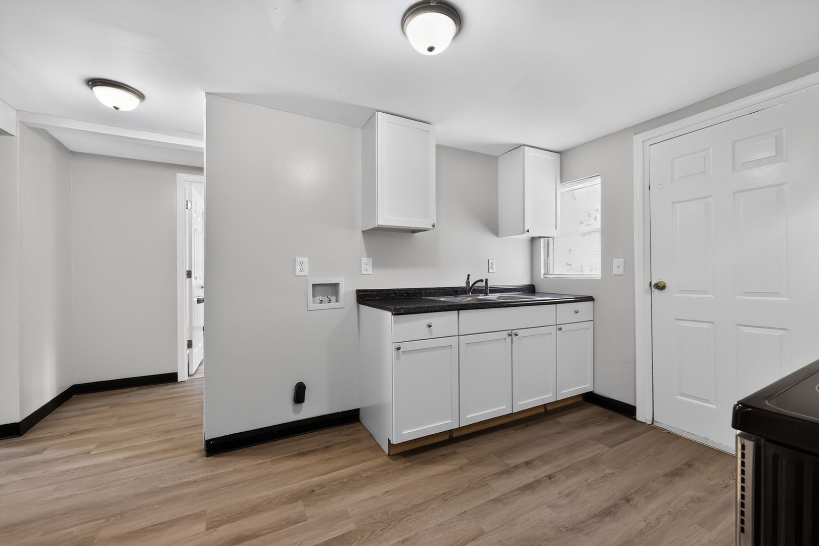 Charming 2-Bedroom End Unit Just 1 Mile from Mercer University – photo 5