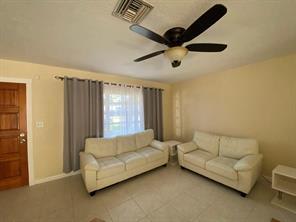 2634 Northeast 20Th Street – photo 2