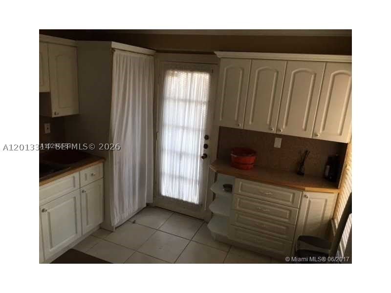 10794 N Kendall Dr – photo 4