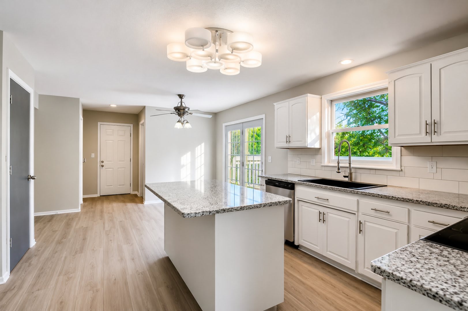 Lovely 4BR 4BA Home in the Best Neighborhood in Sartell! – photo 3