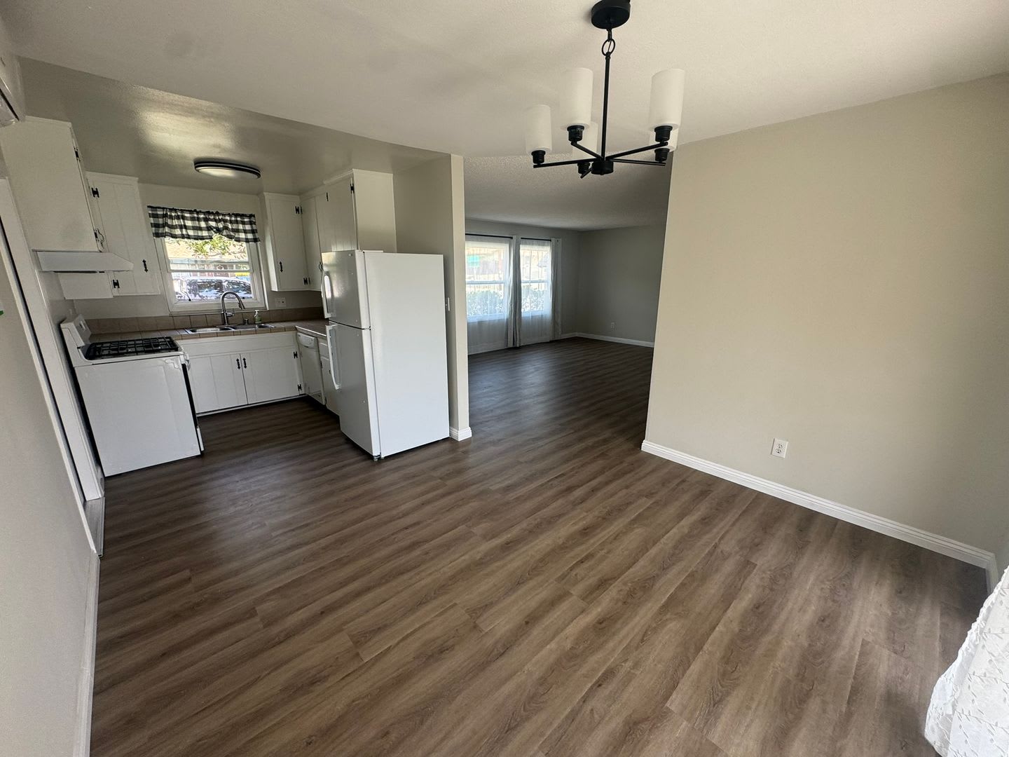 Remodeled 3 Bedroom 1 5 Bathroom Home In Central Spring Valley – photo 5