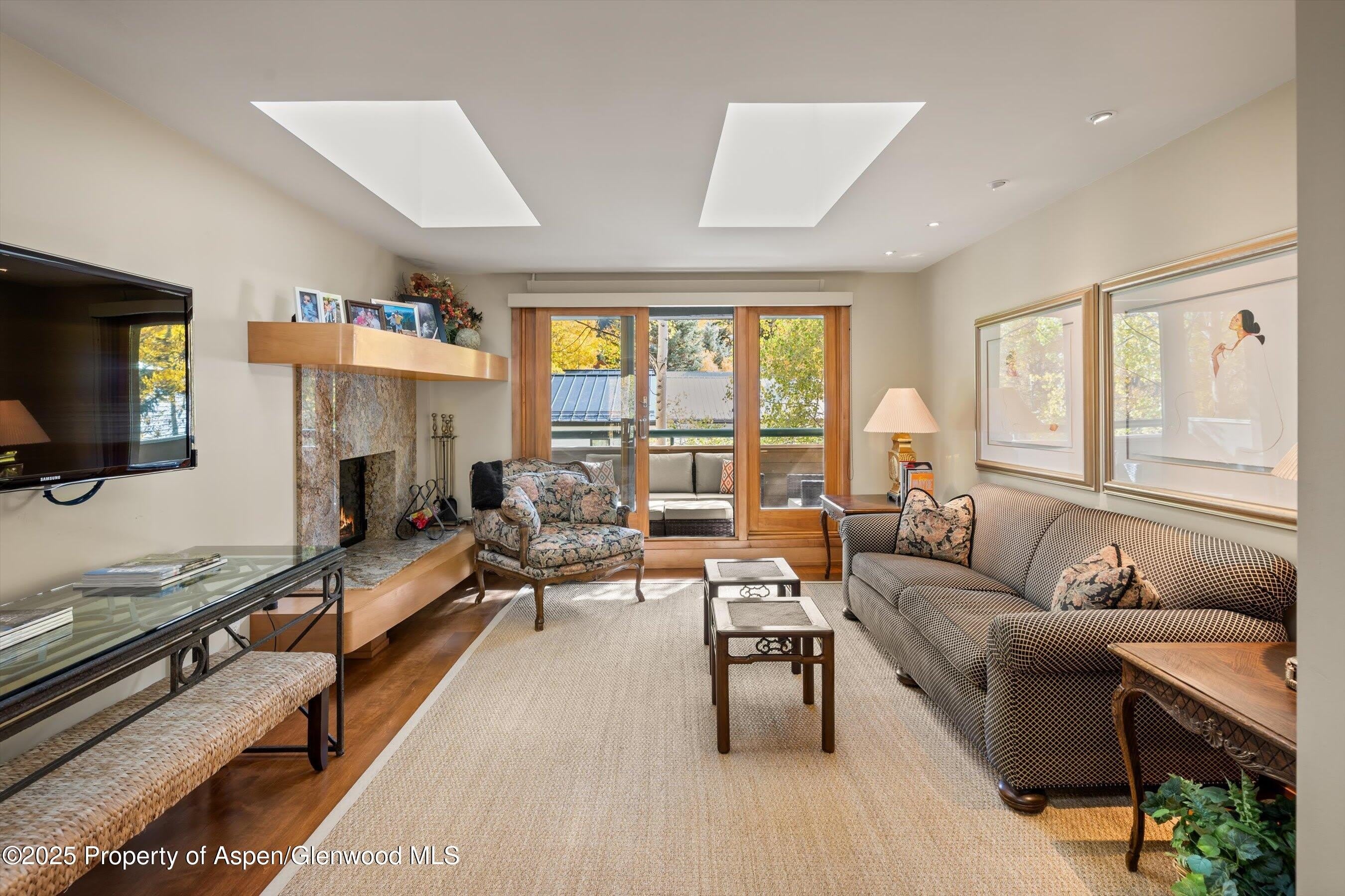 1020 E Hopkins Avenue – photo 2