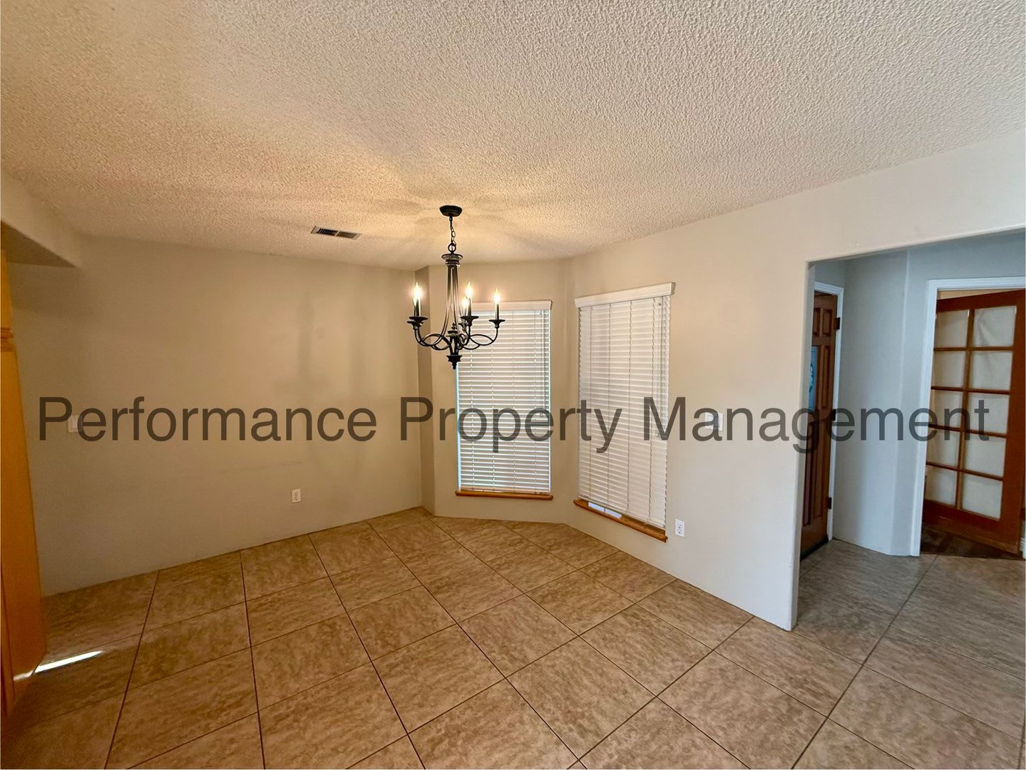 Cute 3 Bed/2 Bath NW Bakersfield Home w/ Pool, RBP & Deposit Alternative Option – photo 4