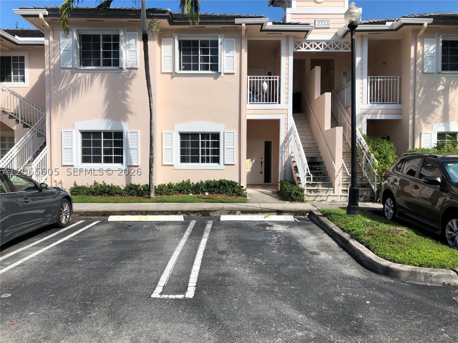 2733 NE 3rd Ct – photo 1