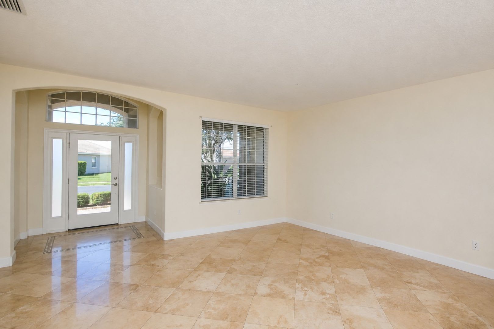 Spacious 4 Bedroom Executive Home In Gated River Place Community With Resort Style Amenities – photo 4
