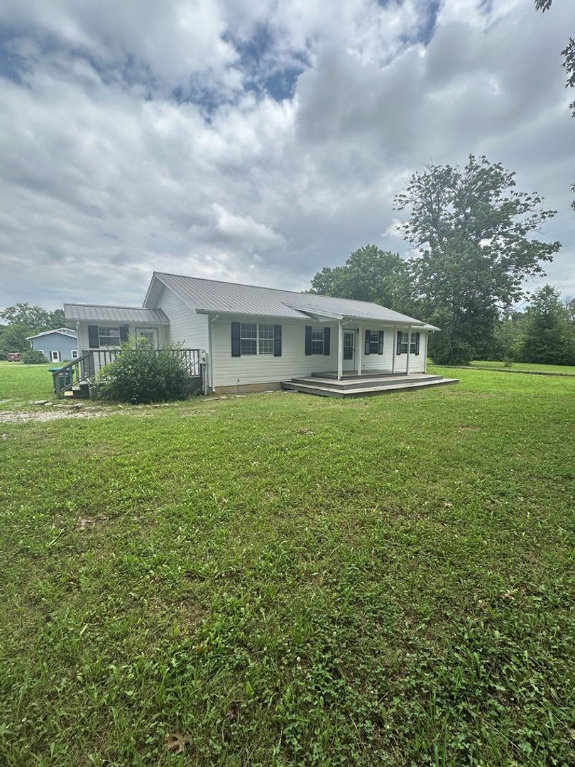 Quiet 3 Bedroom 2 Bath With Creek Access Pet Friendly – photo 1