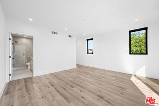 14523 1/2 Weddington Street – photo 4