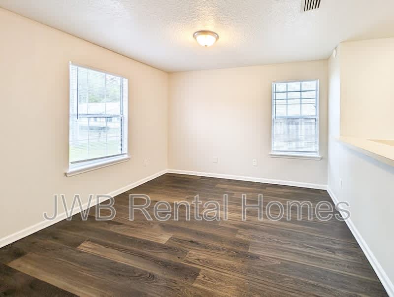 9315 1st Ave – photo 4