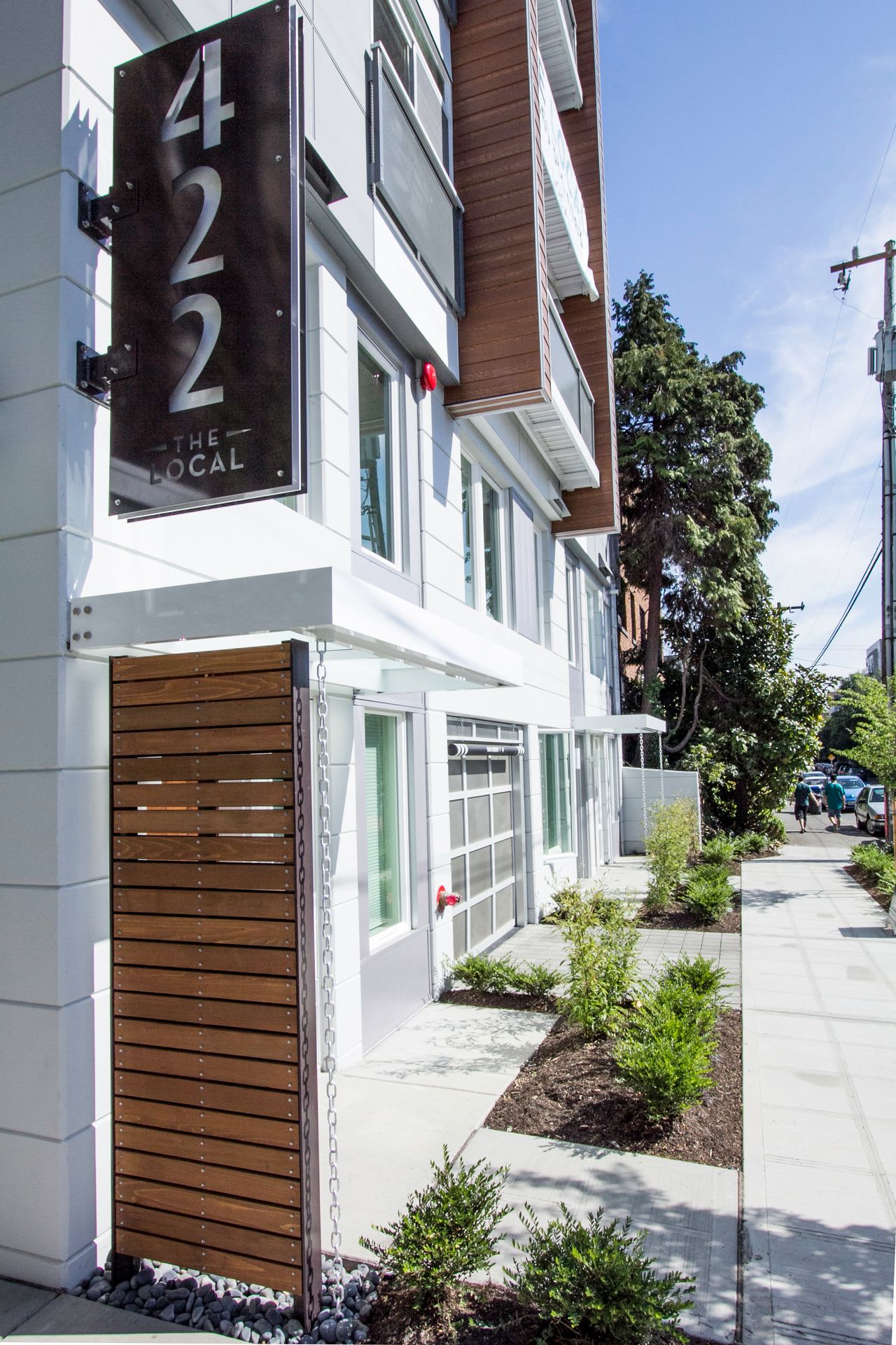 The Local 422 – photo 3