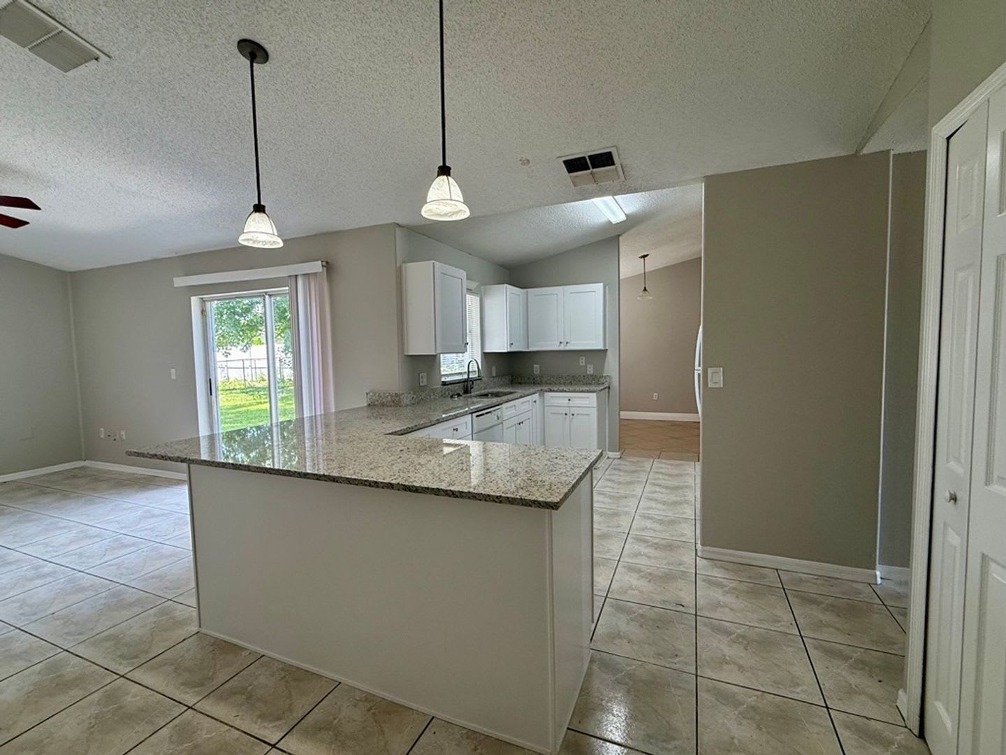 Move-In Ready 3-Bedroom Home in Kissimmee – photo 5