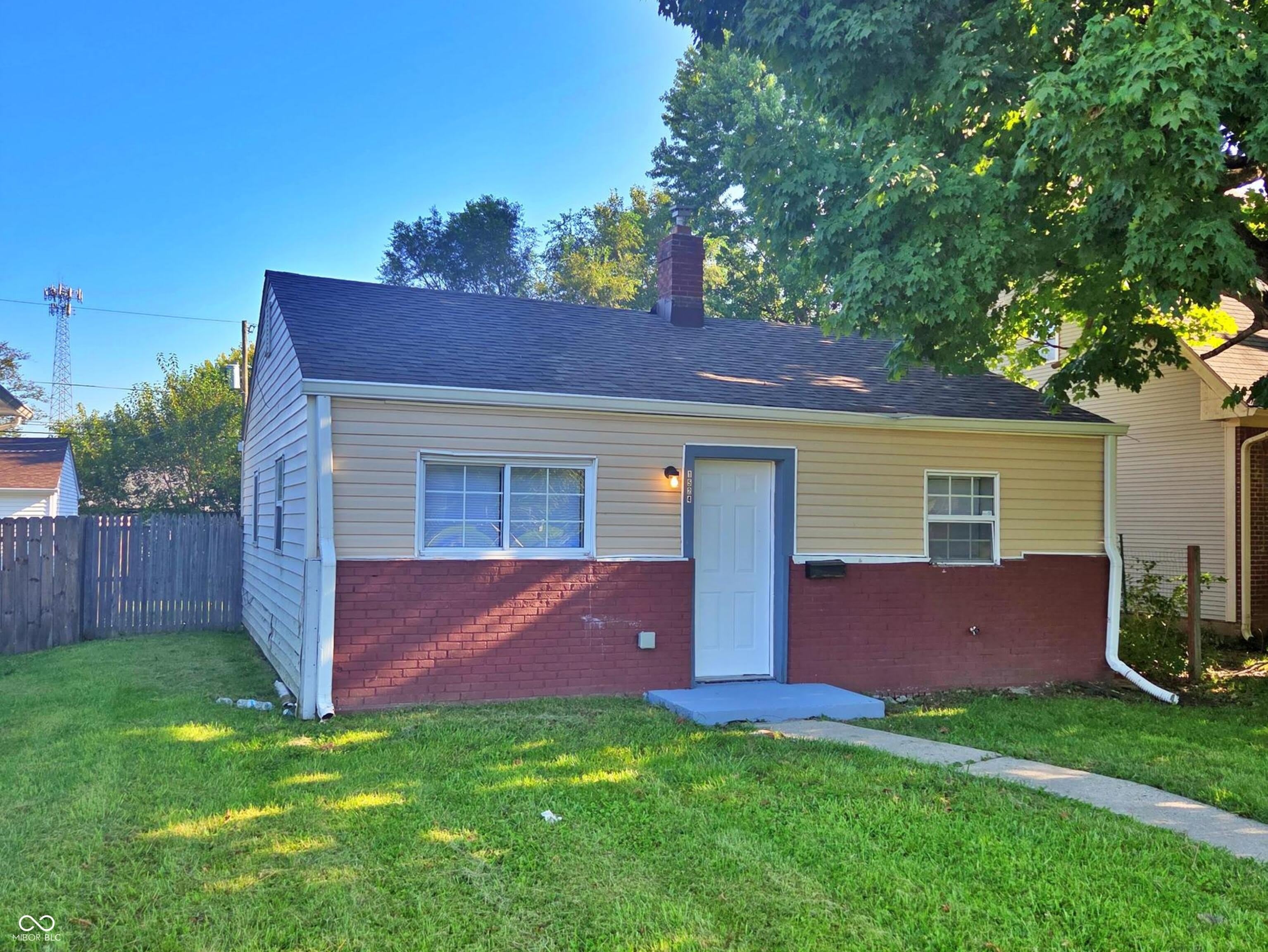 1524 E Legrande Avenue – photo 2