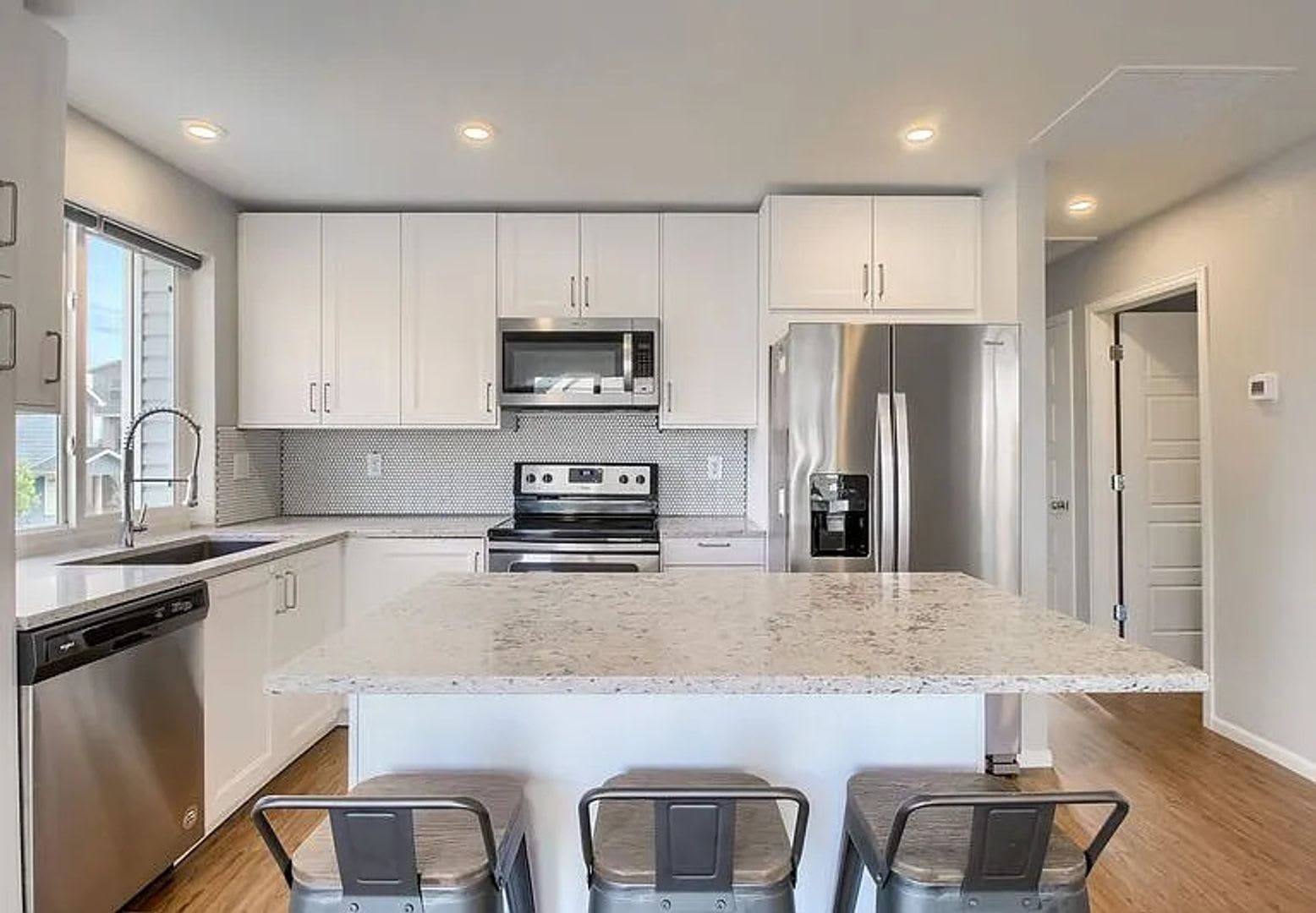 Incredible Starter Home in Green Valley – photo 5