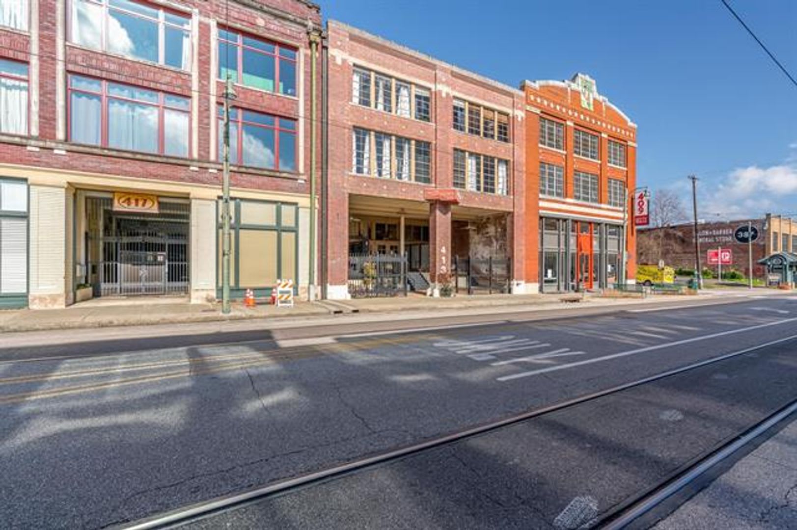 1 2 Off First Full Month Amazing Studio In The William Farrington Buildiing Utilities Included Excludes Cable And Internet Pets Not Allowed One Car Parking In Garage Included – photo 2