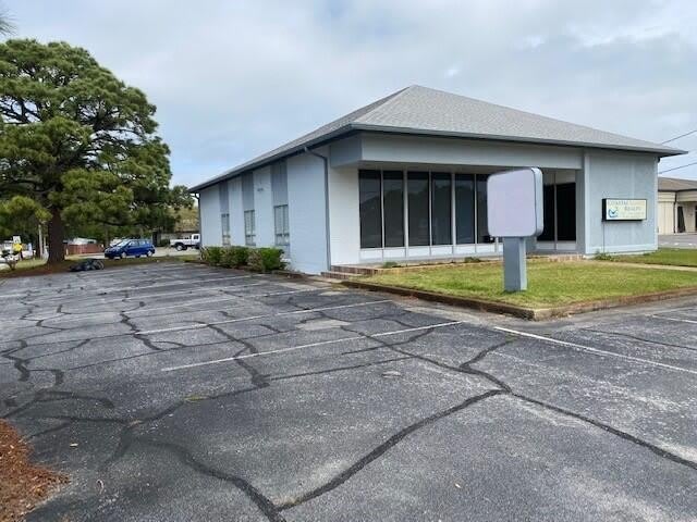 133 NE Hospital Drive – photo 1