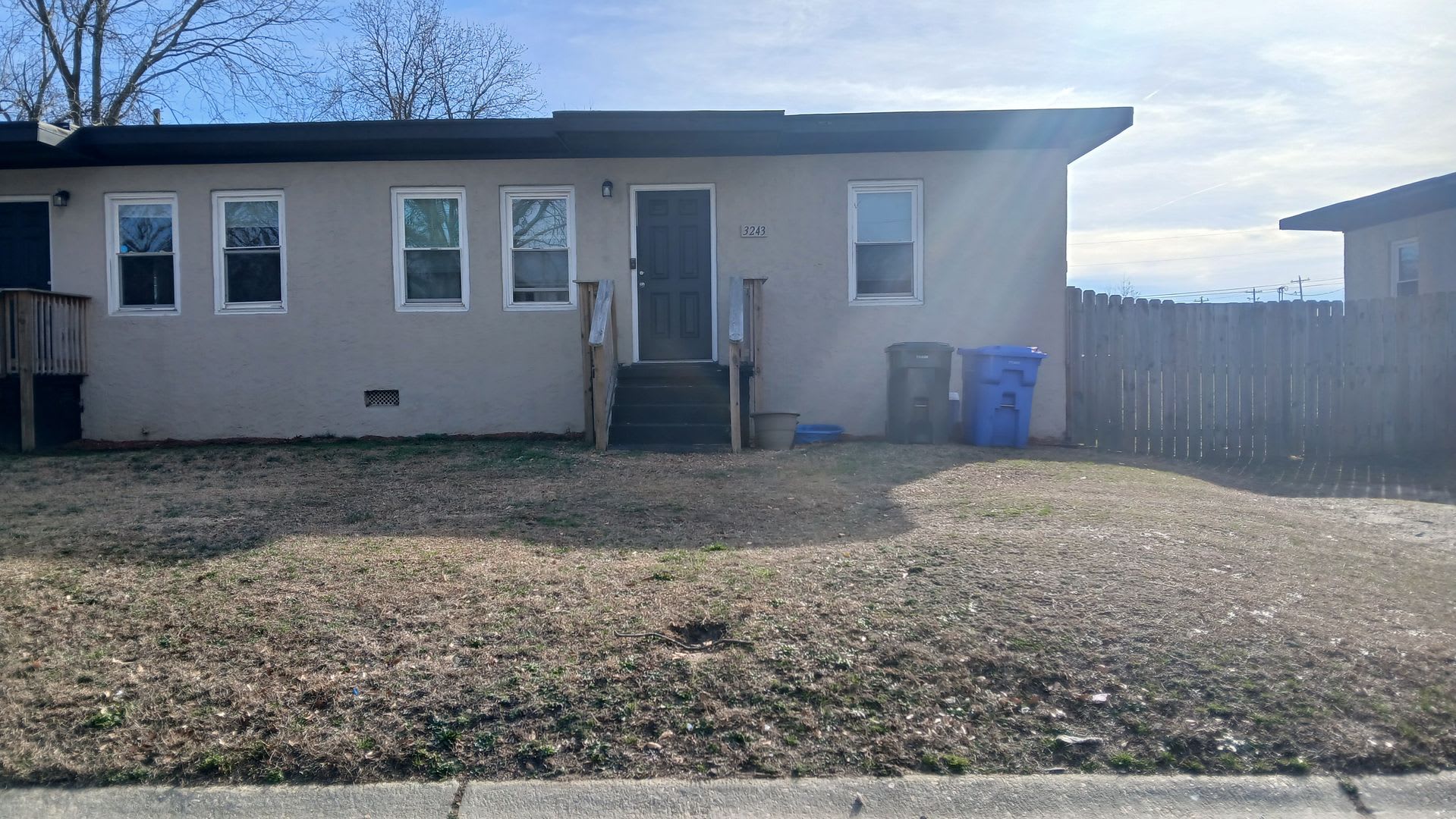 Updated duplex, available now! – photo 1