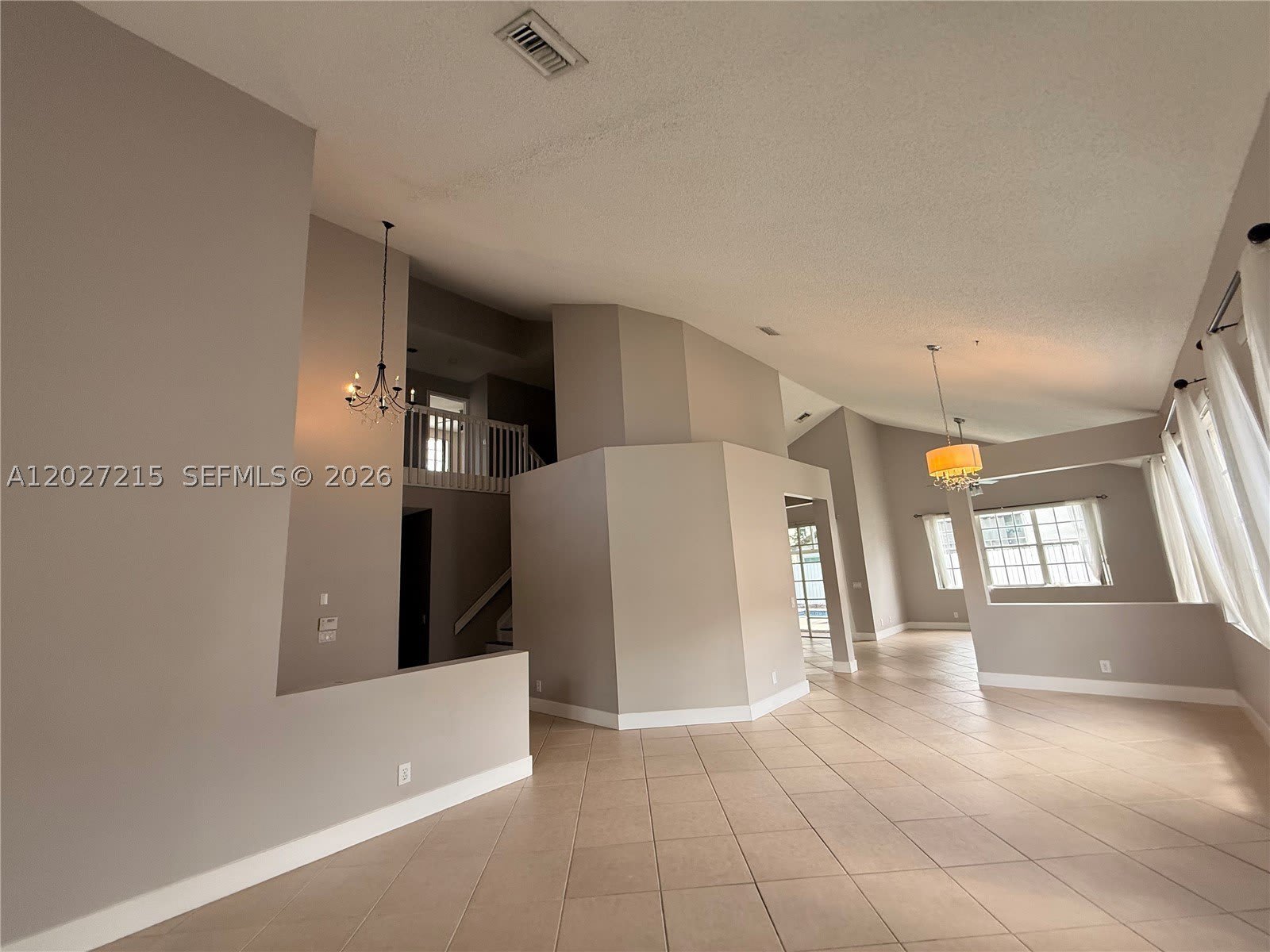 300 Cameron Dr – photo 3