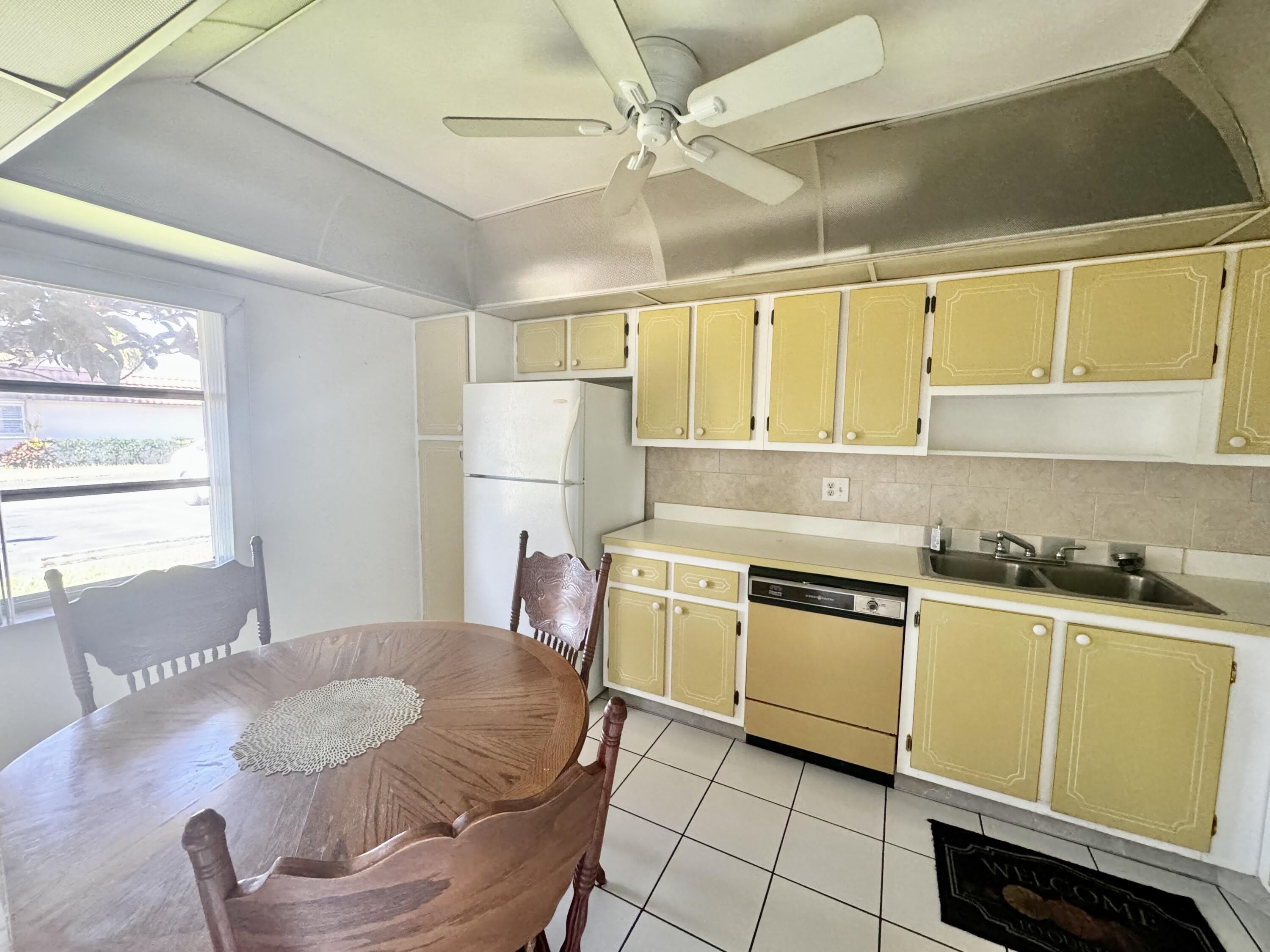 5725 E Fernley Dr E – photo 5