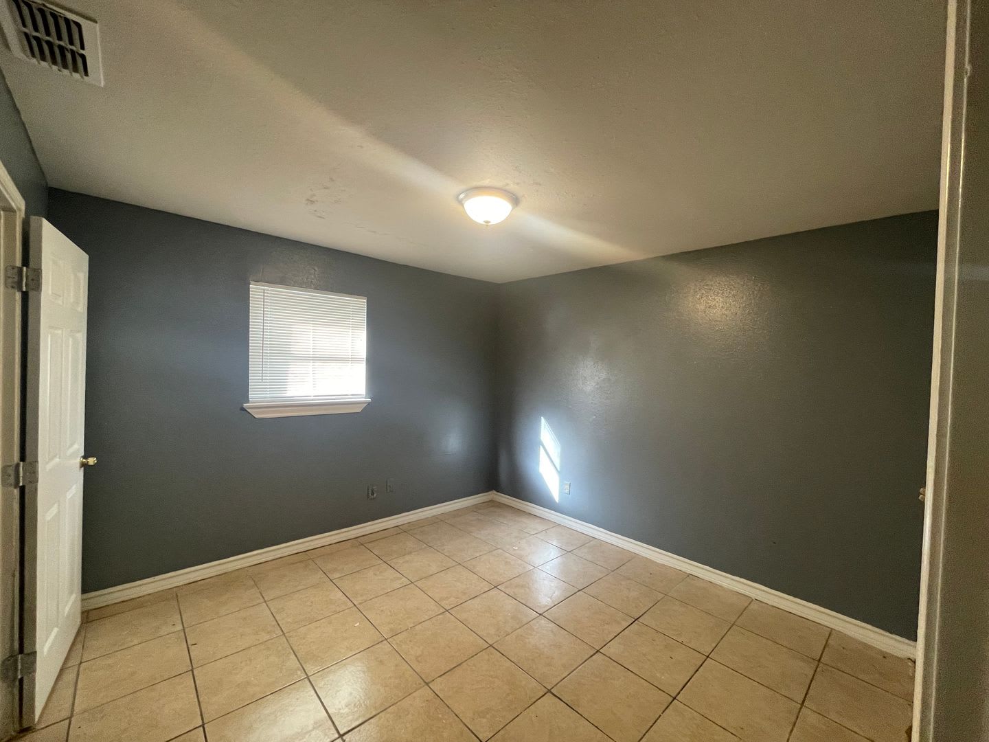 Charming 3-Bedroom, 1-Bath Duplex – Convenient Corpus Christi Location – photo 5