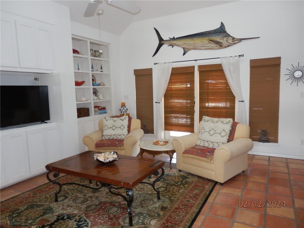 256 Beachwalk – photo 3