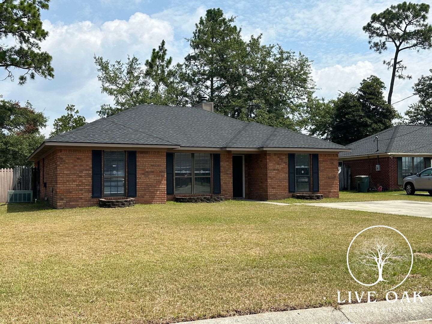 MOVE IN SPECIAL: $500 OFF 1ST MONTH'S RENT!** – photo 2