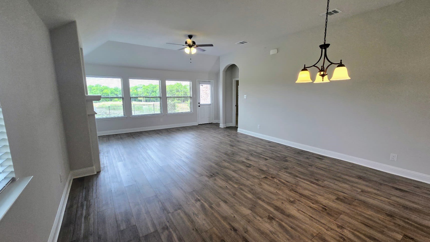 552 Firethorn Drive – photo 4