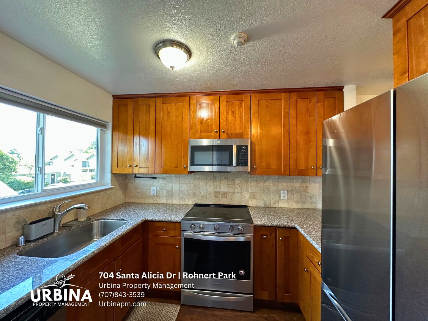 Stylish Upstairs 2 Bedroom Condo Near SMART Train and Shopping – photo 2