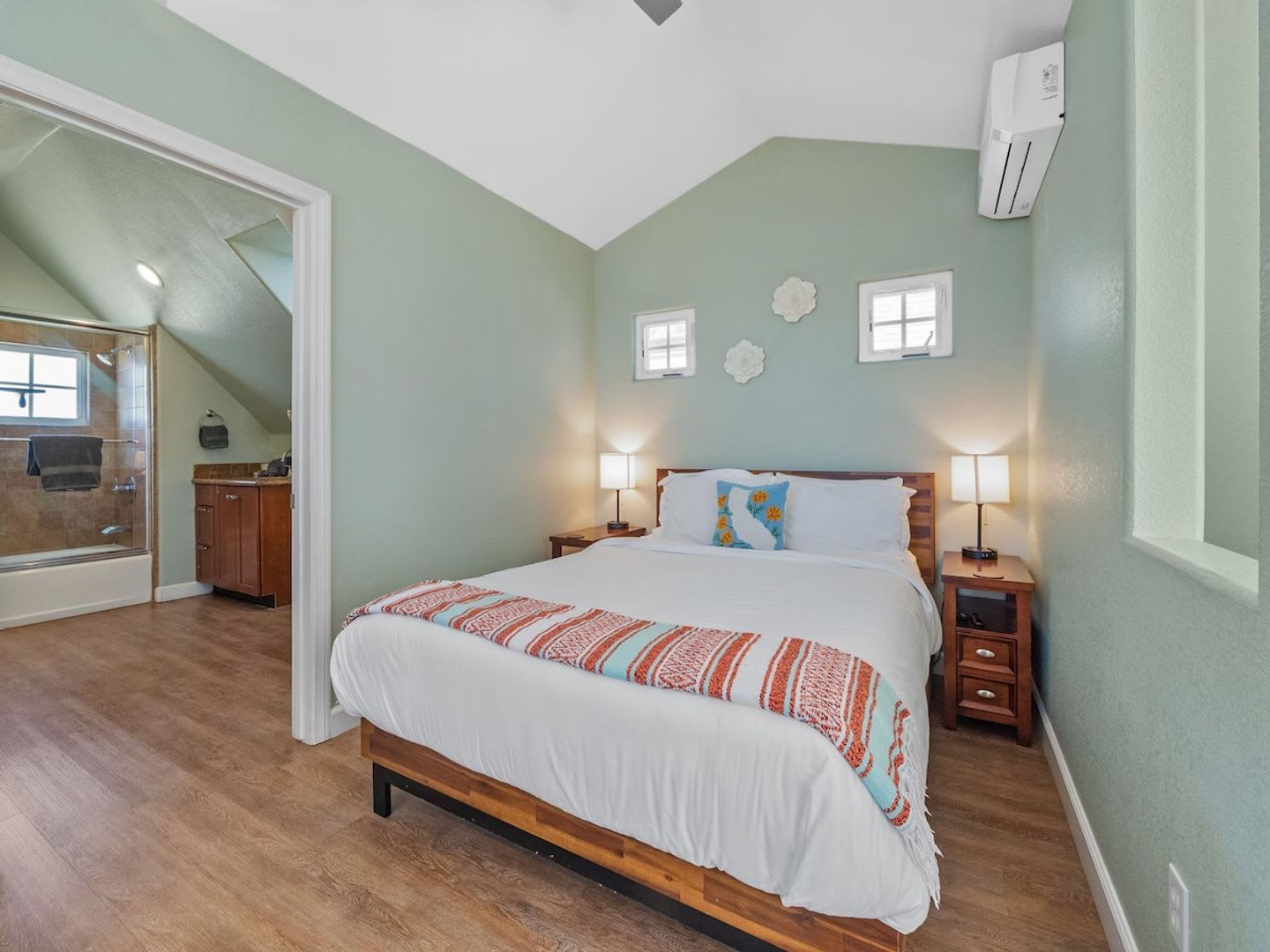 Luxury Furnished Mission Beach Home with Rooftop Views – photo 5