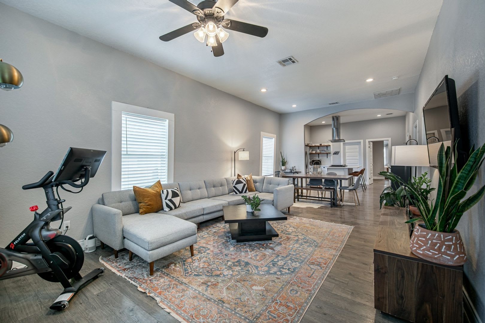 Charming 3BR 2BTH House Near Downtown San Antonio – photo 1