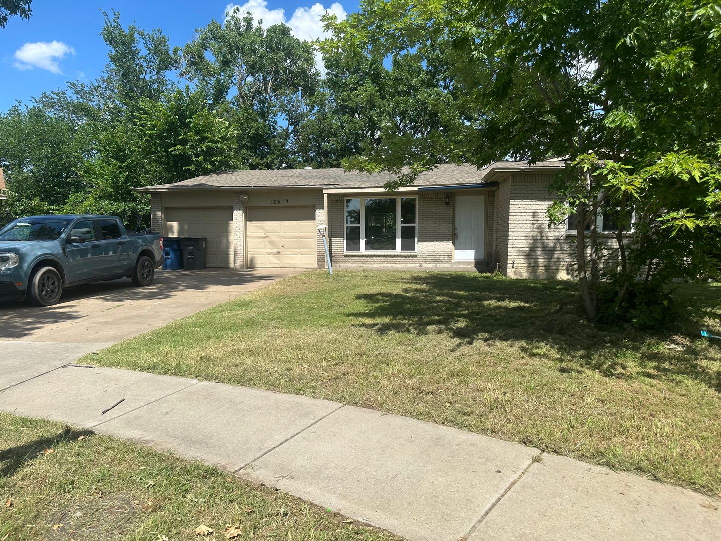 Midtown 3 Bedroom Gem! Available Mid/Late August – photo 1