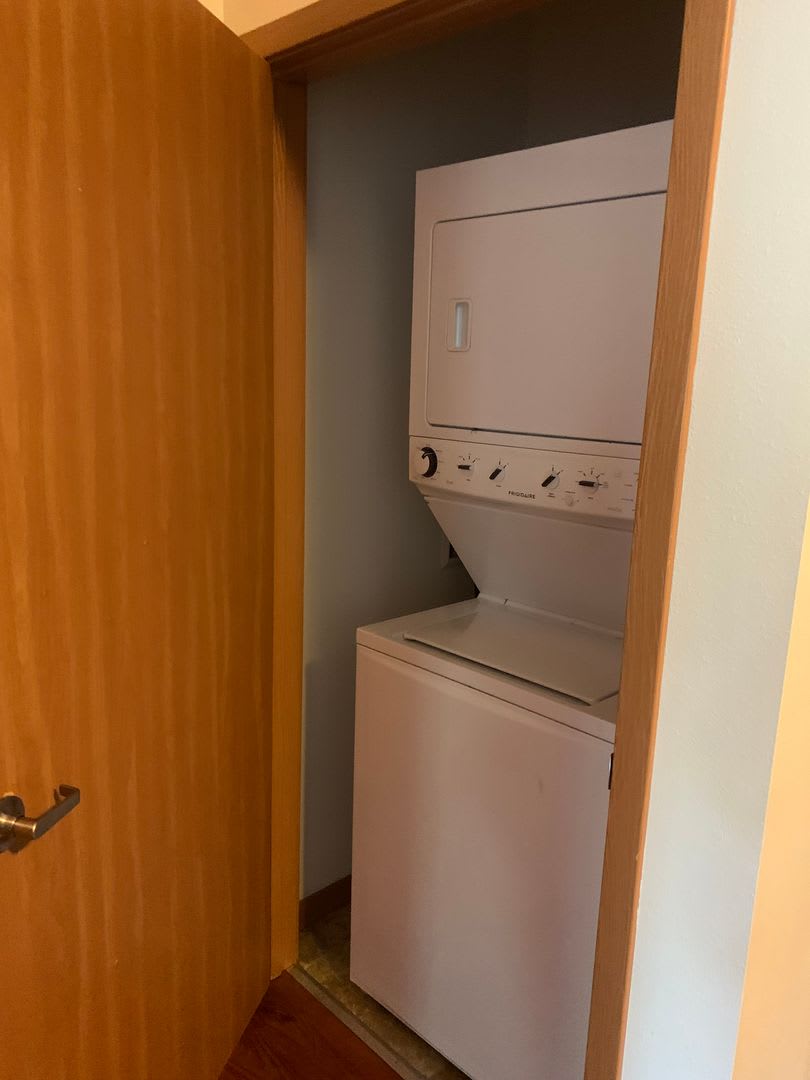 One bed, one bath upper with attached garage – photo 5