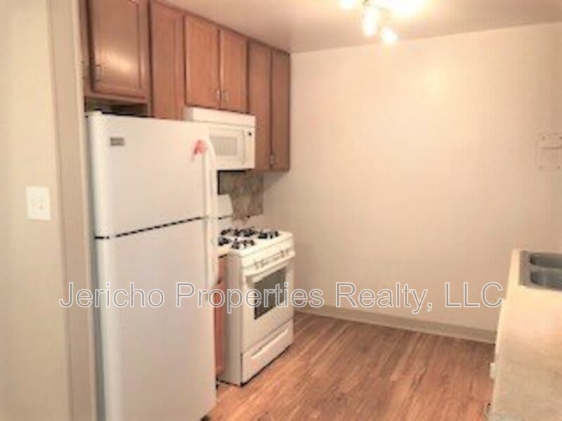 1310 S. Grape Street – photo 4