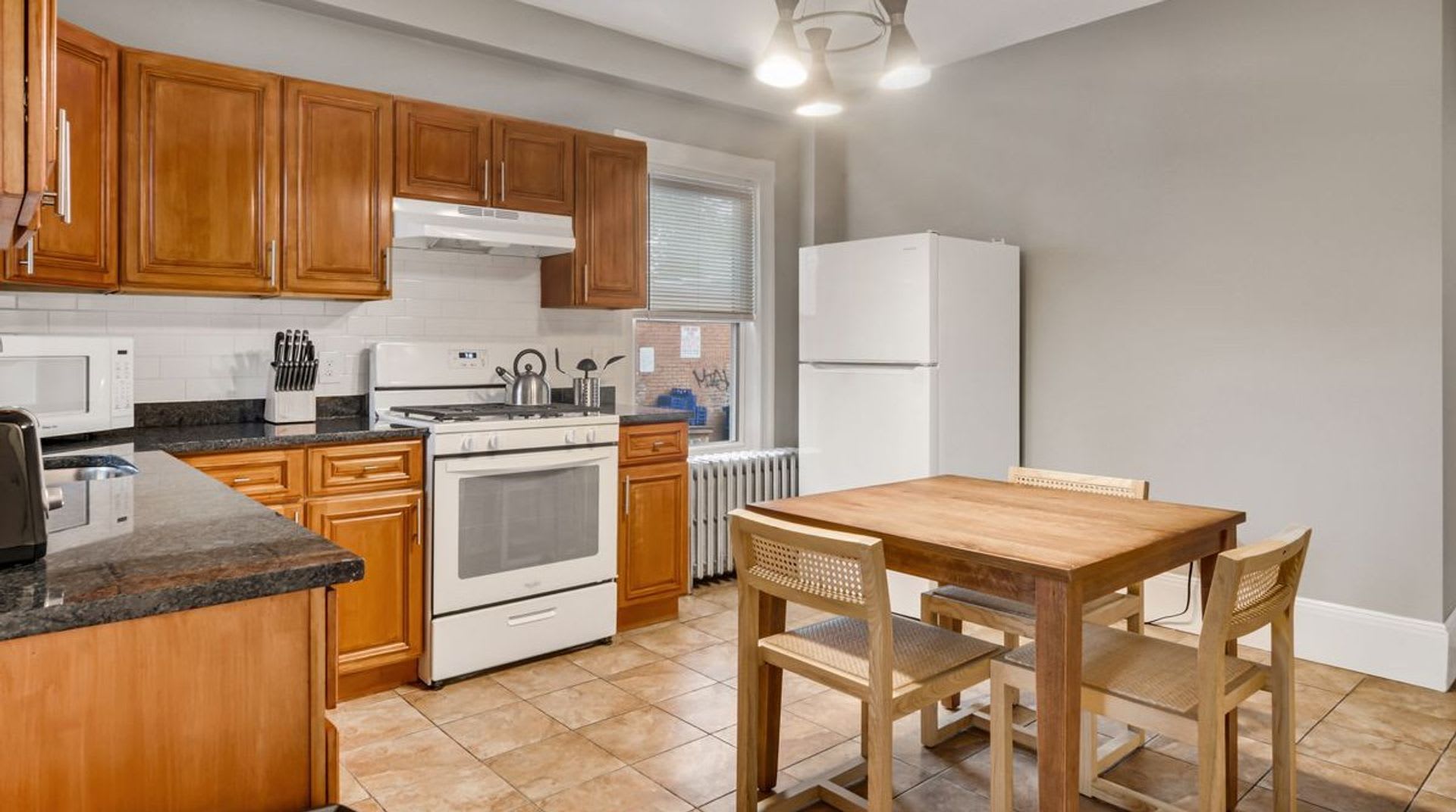 Nice 4.5 bedroom, 2-bathroom unit in lower Allston available for 9/1! – photo 5