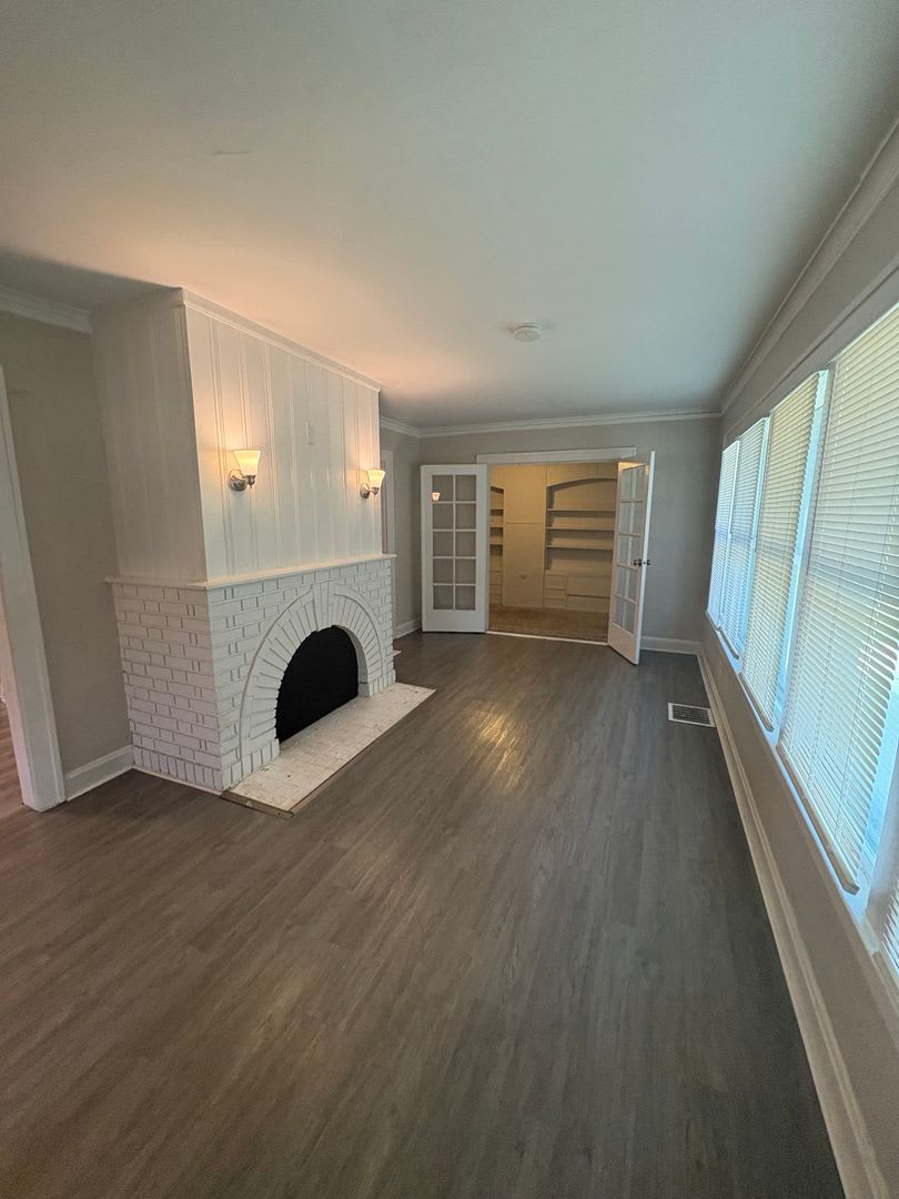 Rent Special Free 65 Tv At Move In Spacious 3 Bed 2 Bath Home In Prime Kansas City Location Near Plaza Brookside – photo 2