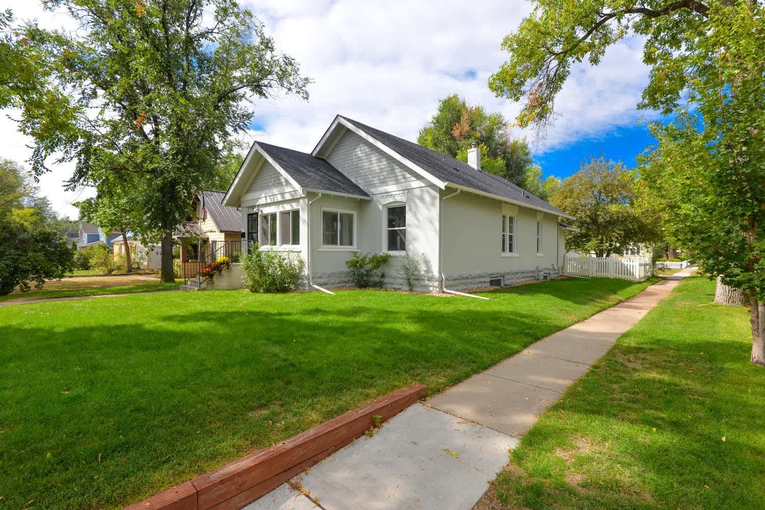 Beautifully remodeled 3 Bedroom Bungalow in Old Town – photo 2