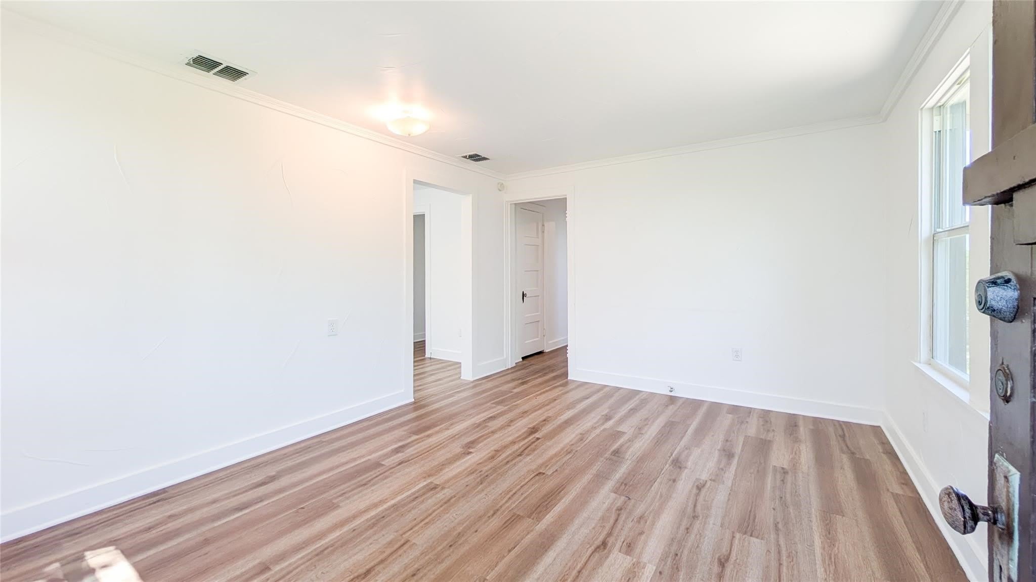 501 E Sixth Street – photo 4