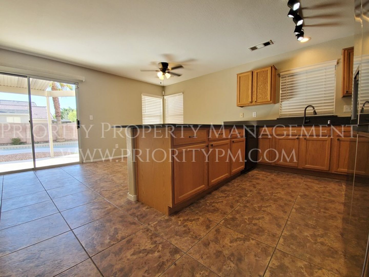 NW Single Family Home w/INGROUND POOL!! – photo 4