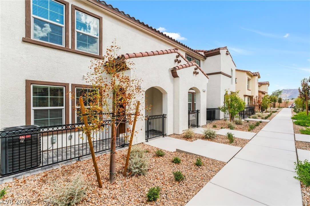 913 Rosy Starling Street – photo 2