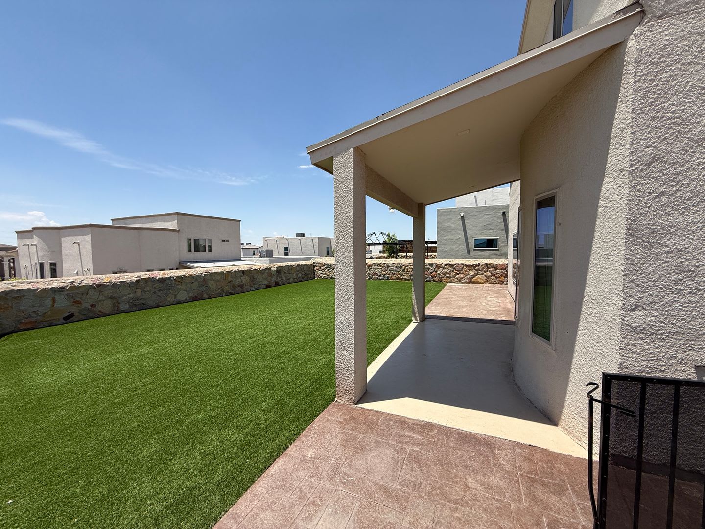 Upper Valley 4 Bdrm 2 5 Bath – photo 2